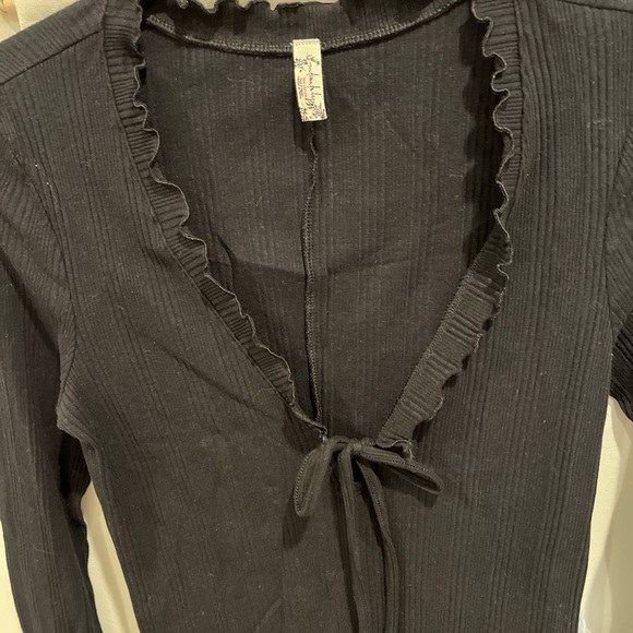 Brand new never worn Black ruffled free people long sleeve shirt size medium - Picture 3 of 5